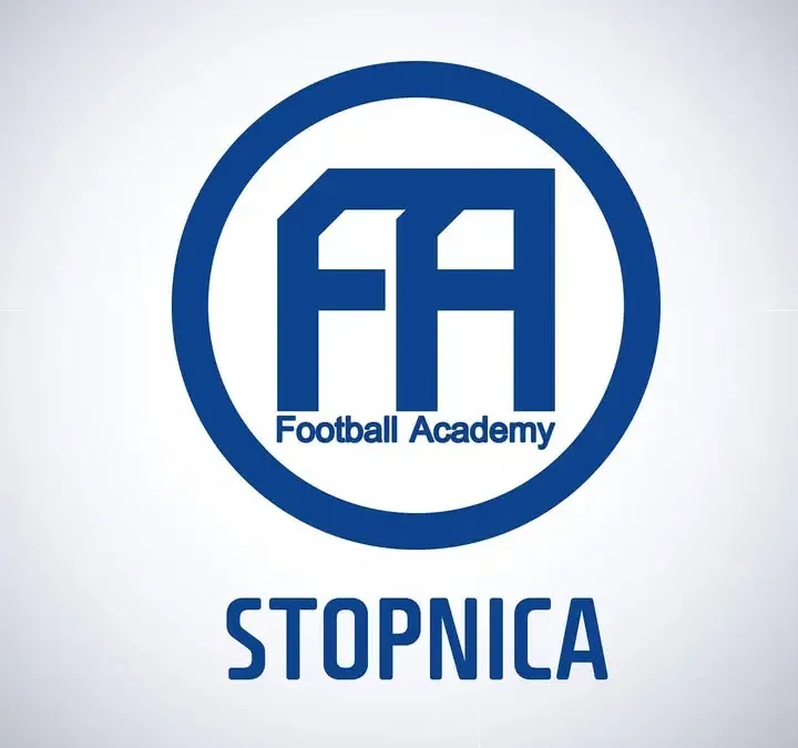 Jak pokonać nieśmiałość dziecka na treningach? Football Academy Stopnica pokazuje drogę