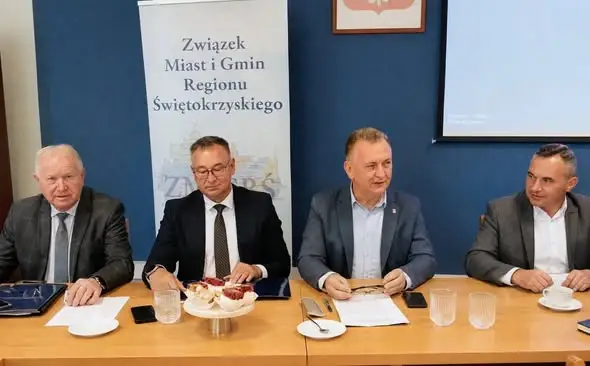 Zarząd Związku Miast i Gmin Regionu Świętokrzyskiego obraduje: dwukadencyjność i nowy członek – Wiślica