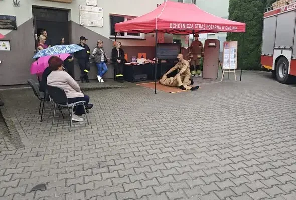 Trening reagowania w Gnojnie: strażacy i policjanci ćwiczyli bezpieczeństwo