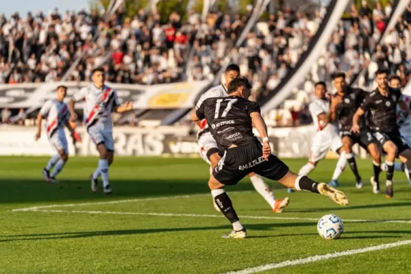 AKS Busko-Zdrój zagra na wyjeździe z Koroną Kielce II w 6. kolejce III ligi