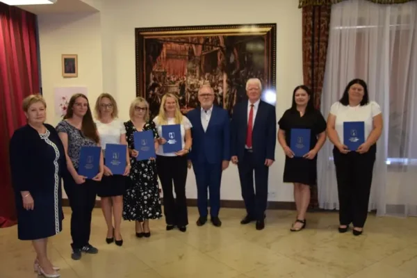 Nauczyciele ze Stopnicy otrzymali akty awansu zawodowego