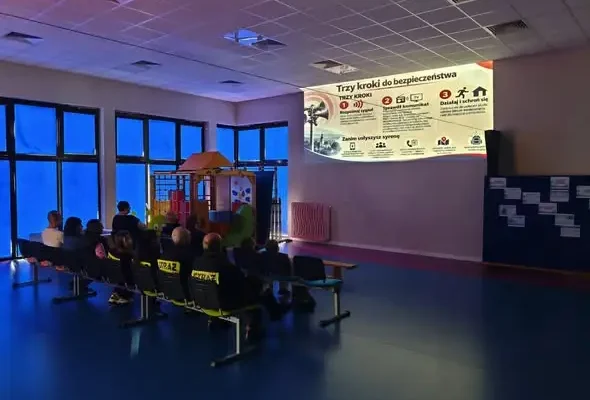 Strażacy z Buska-Zdroju uczyli mieszkańców, jak reagować w sytuacjach zagrożenia