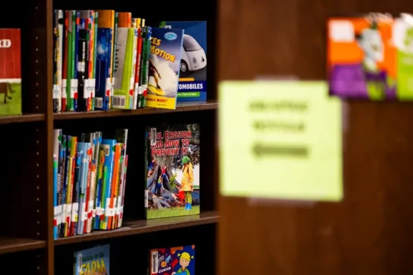 Biblioteka szkolna zaprasza uczniów do konkursu „Zareklamuj książkę!”